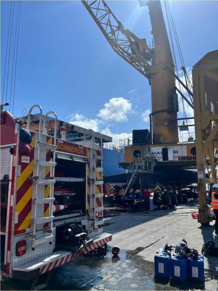 incendio-em-guindaste-paranagua