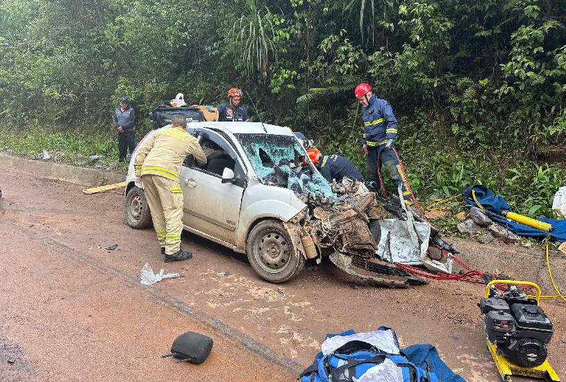 acidente-grave-hoje-carro-caminhao