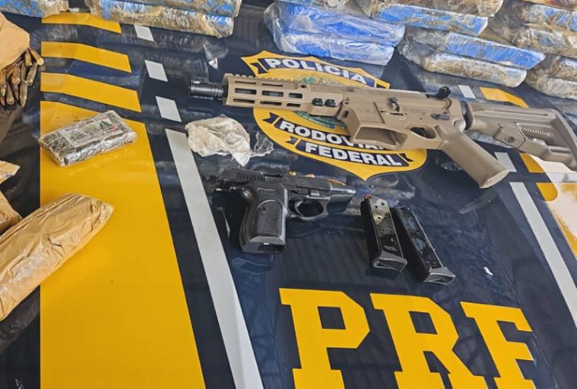 carro-cheio-de-armas-e-drogas