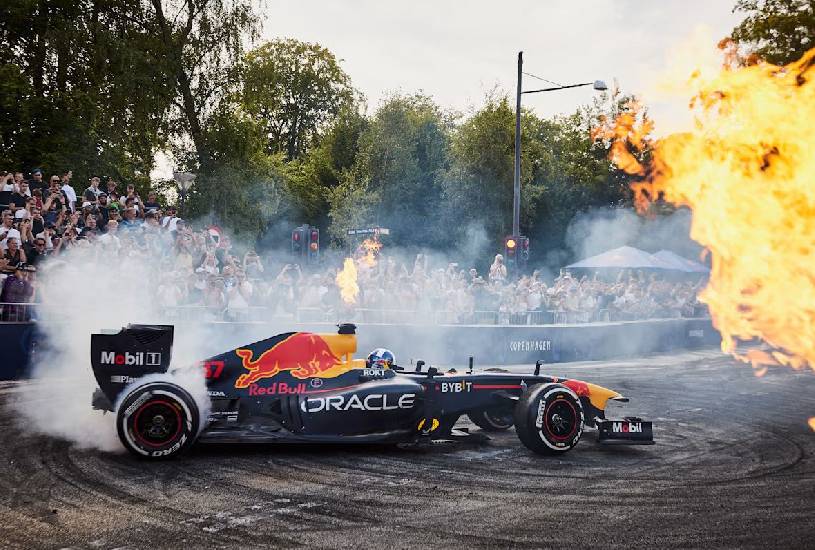 red-bull-showrun