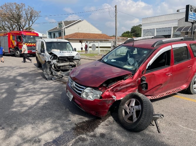 acidente-entre-carros-estado-grave