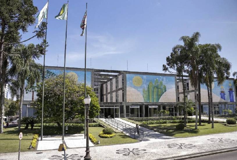 abre-e-fecha-feriado-curitiba-corpus-christi