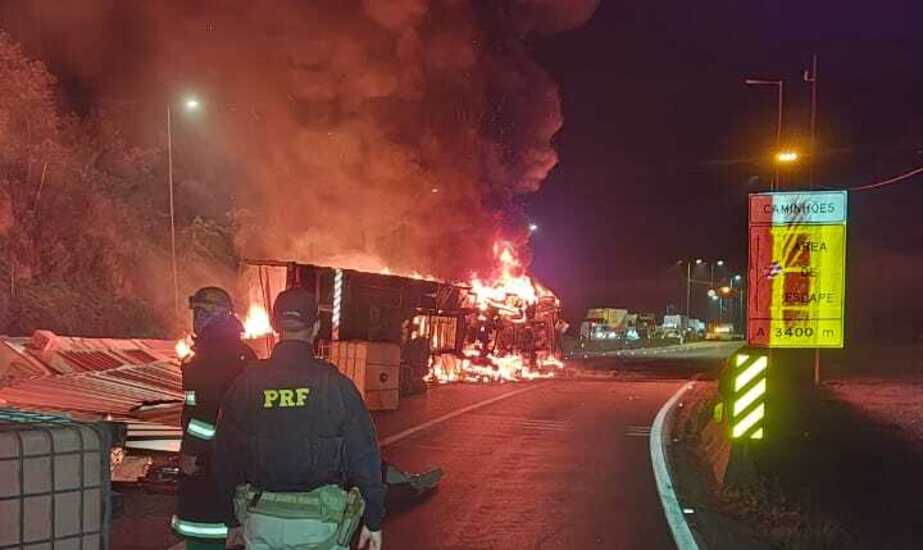 br-376 liberada caminhão fogo incêndio guaratuba