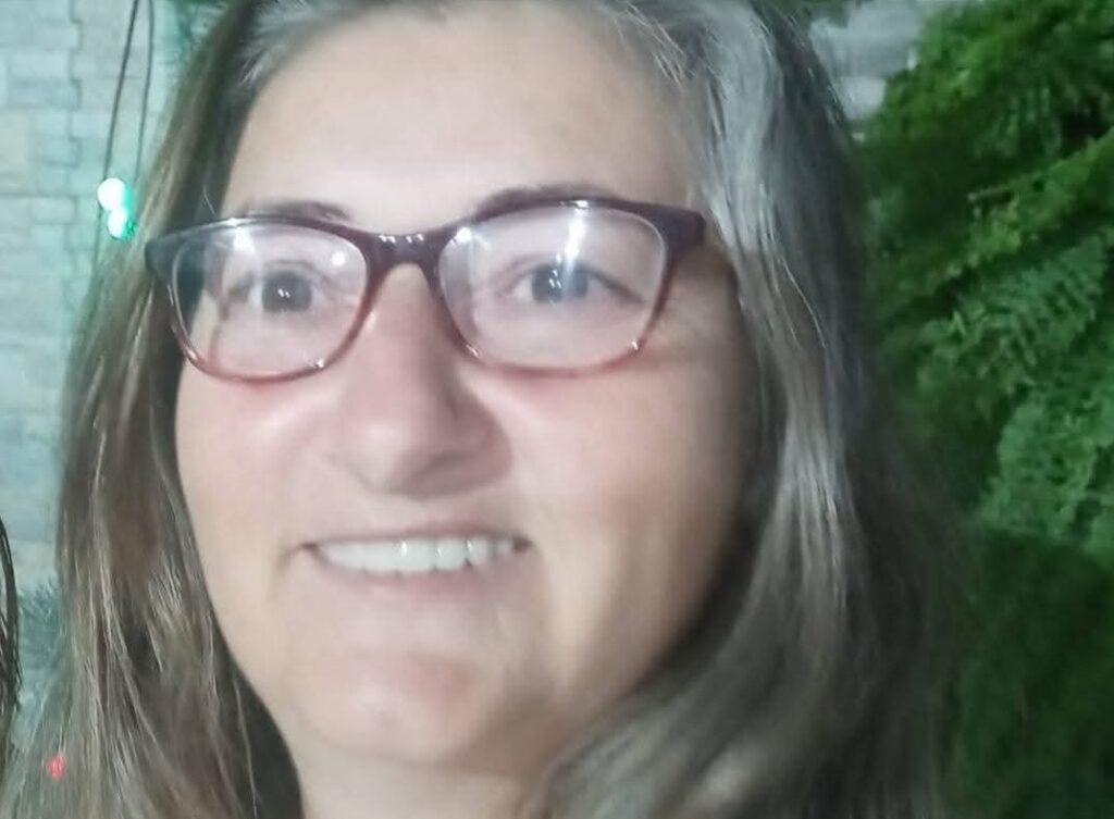mulher encontrada morta carretinha agrícola