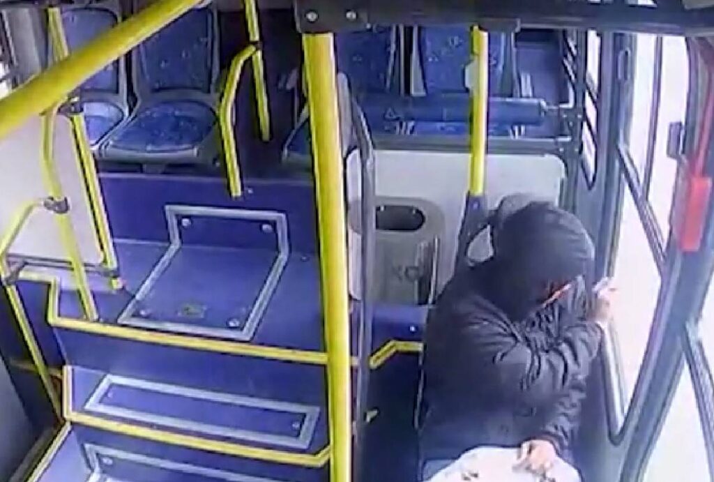 onibus-curitiba-vandalo