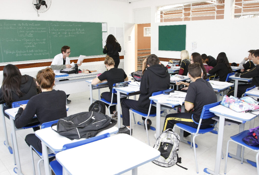 reajuste-salarial-dos-professores-do-parana