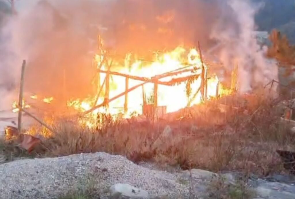 casa-pega-fogo