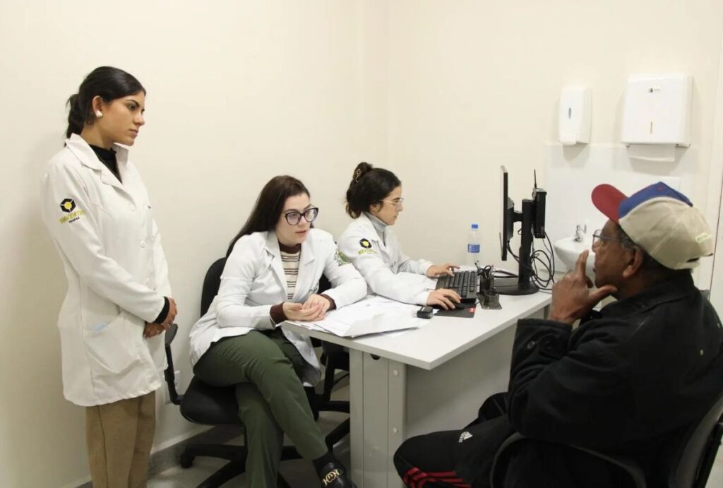 medico-gratuito-universidade-parana