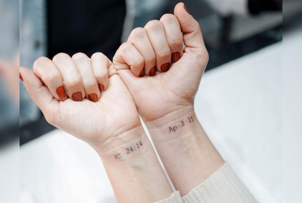 tatuagem-coletiva-dentro-de-igreja