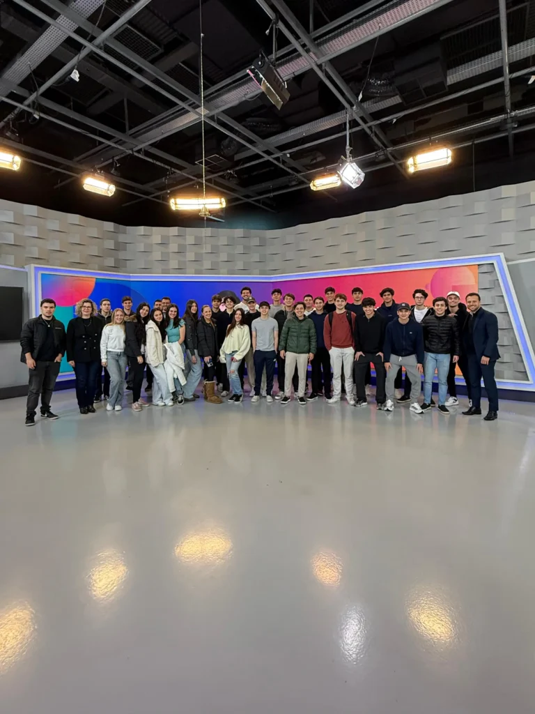 Grupo Massa recebe alunos da FAE