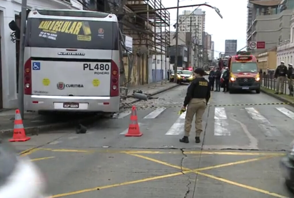 acidente-ambulancia-curitiba