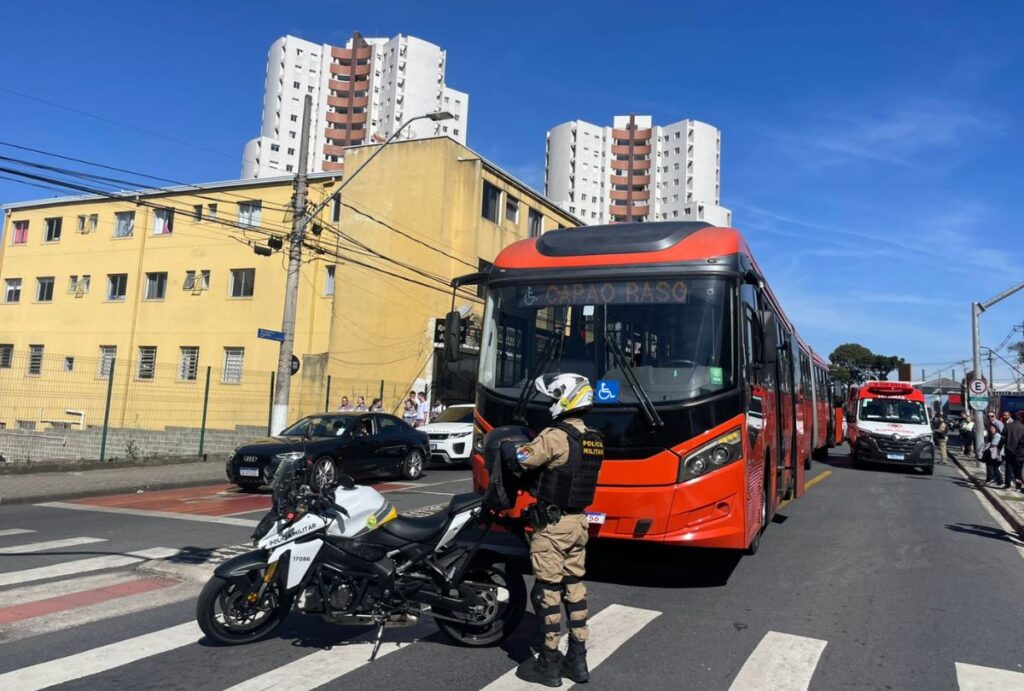 acidente-biarticulado-curitiba-estudante-atropelado