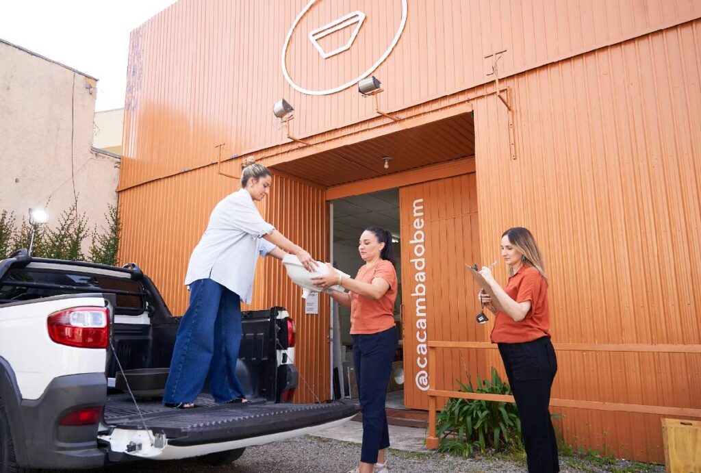 bazar-em-curitiba-cacamba-do-bem-desconto