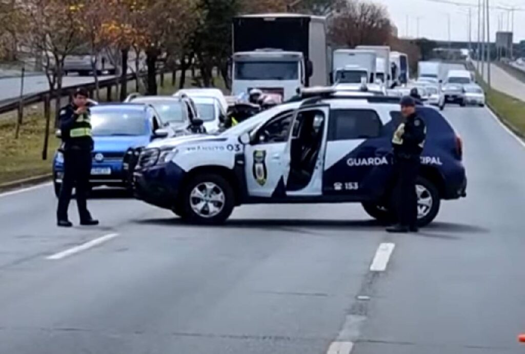 engavetamento-linha-verde-curitiba-tres-carros