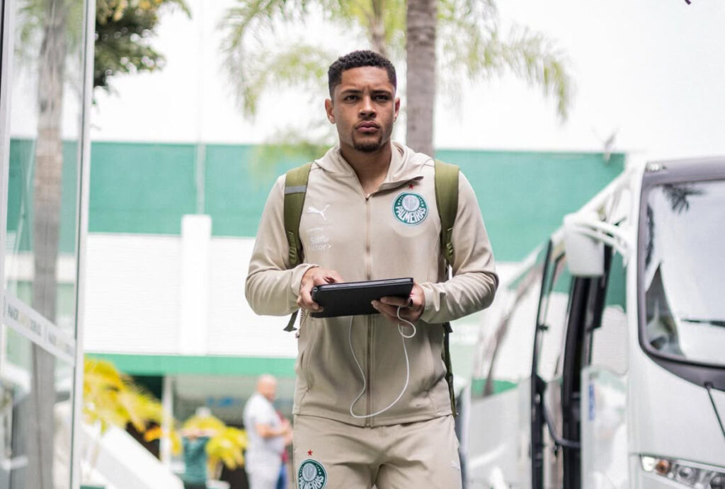 vitor roque