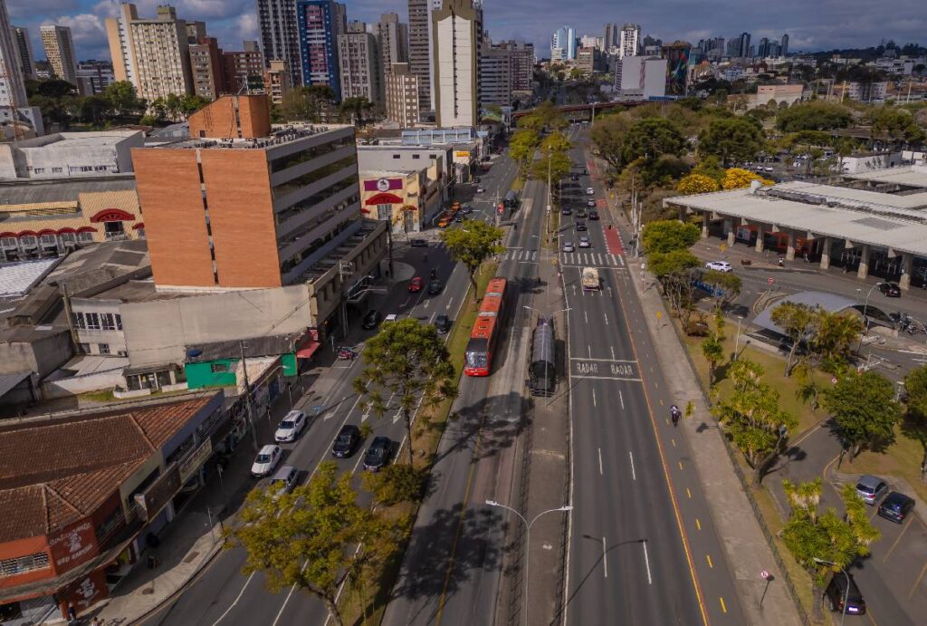 avenida-importante-bloqueada-obras-brt-leste-oeste-curitiba