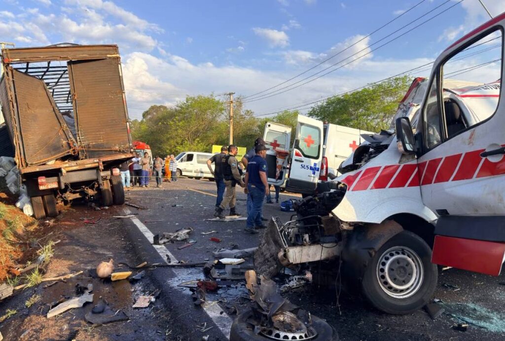 acidente-pr-082-ambulancia