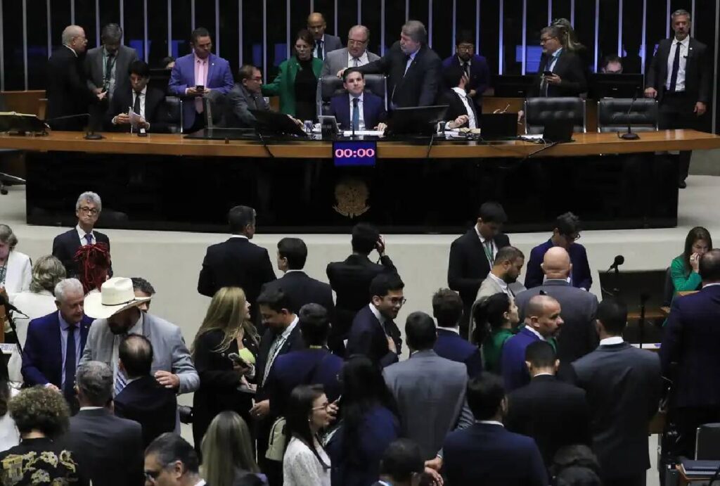 entenda-a-pec-da-blindagem-aprovada-deputados-federais