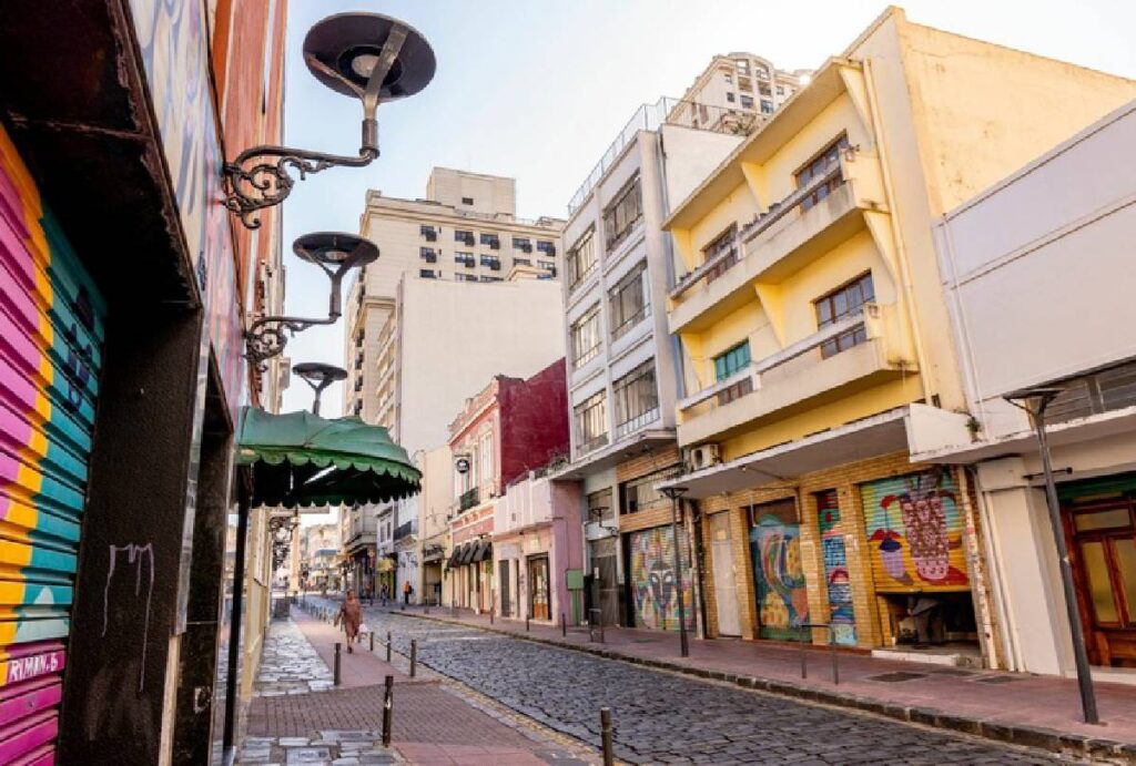 fazer-xixi-na-rua-multa-curitiba fazer-xixi-na-rua-multa-curitiba