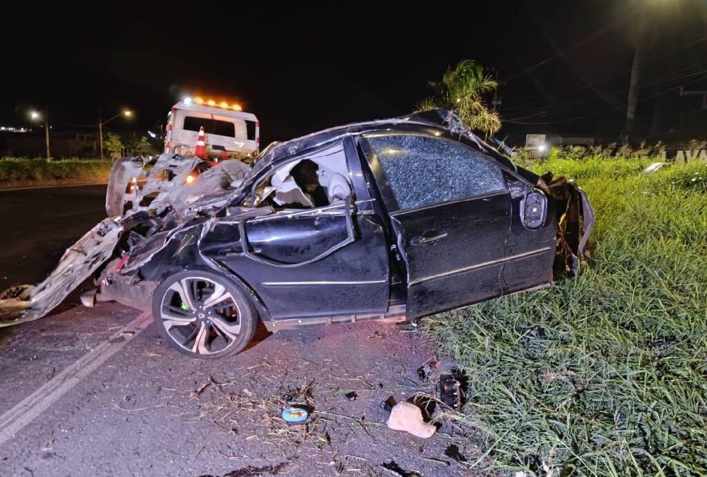 acidente-br-376-sarandi-arvore