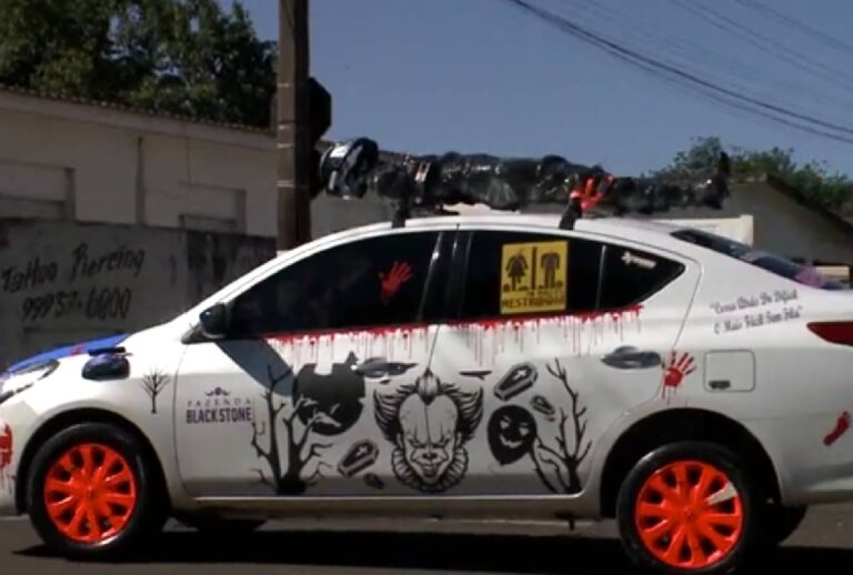 carro-com-corpo-no-teto carro-com-corpo-no-teto
