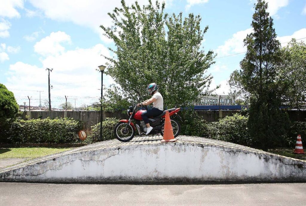 exame-pratico-de-moto-novas-regras