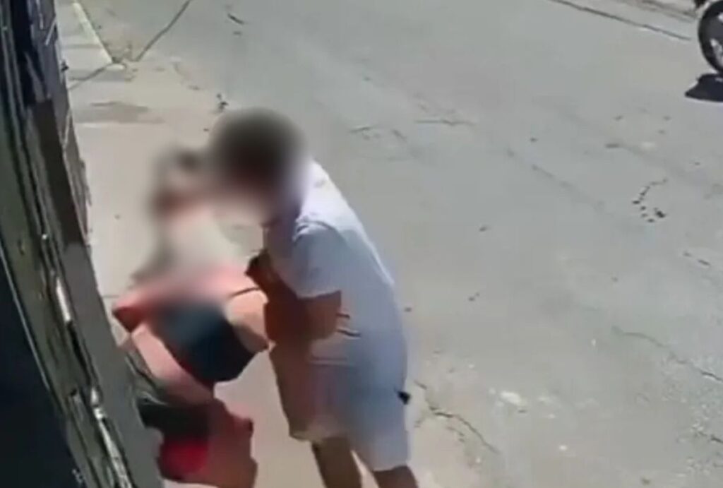 faca-cravada-nas-costas