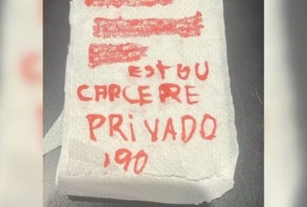 mulher-papel-higienico mulher-papel-higienico