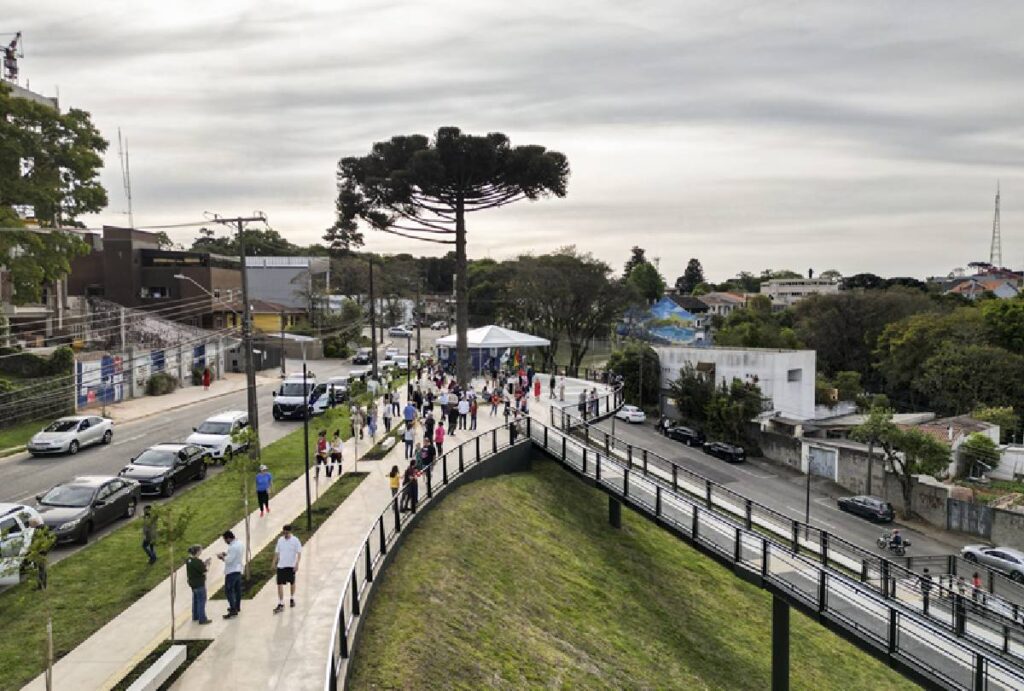 praca-barcelona-curitiba-inaugurada praca-barcelona-curitiba-inaugurada