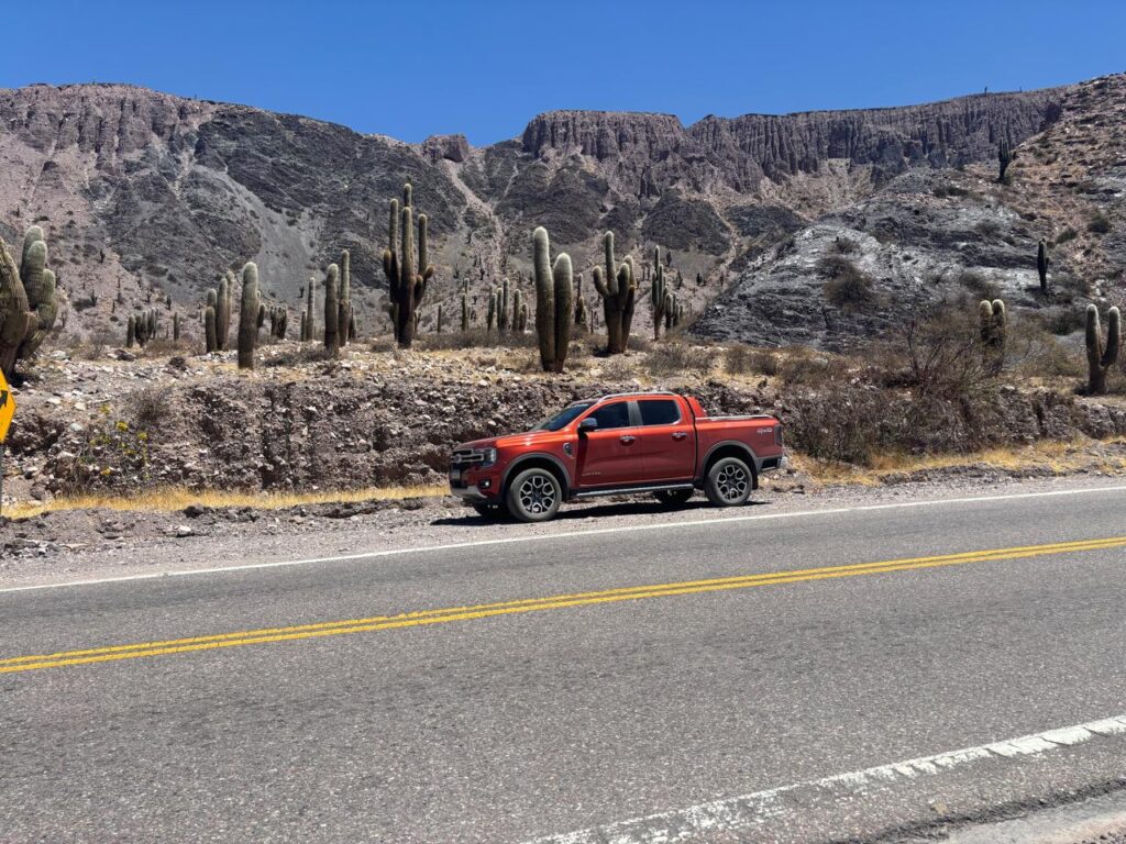 FORD RANGER NA FLORESTA DE CACTOS NOS ANDES