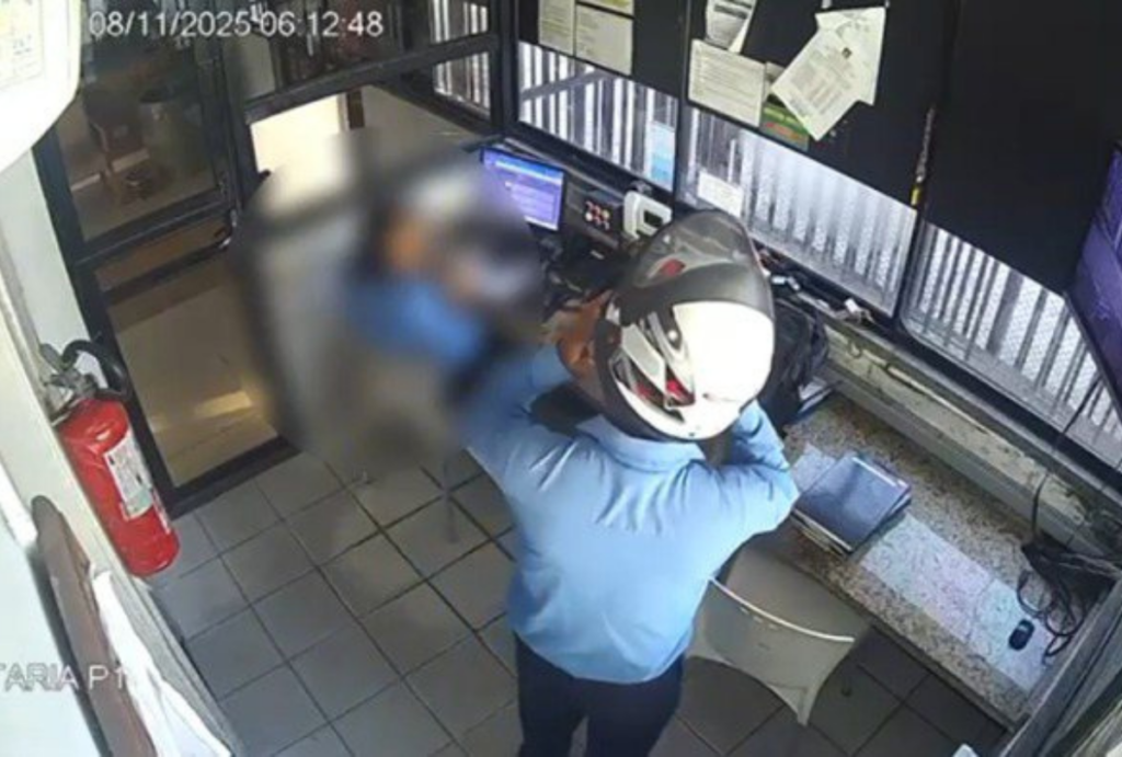 Homem agride colega de trabalho