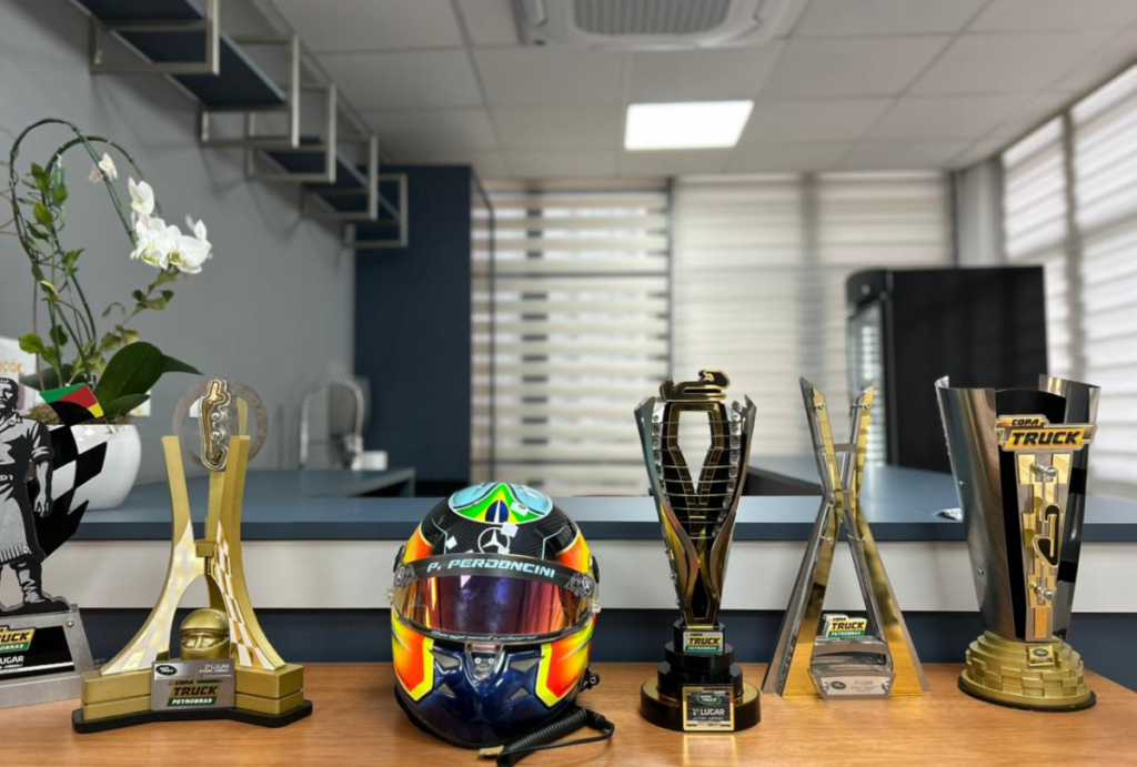 Com 229 pontos e quatro vitórias na temporada, nas etapas de Campo Grande, Tarumã, Potenza e Londrina