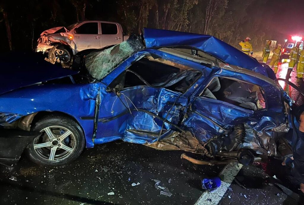 acidente-br-373-guamiranga-tres-carros