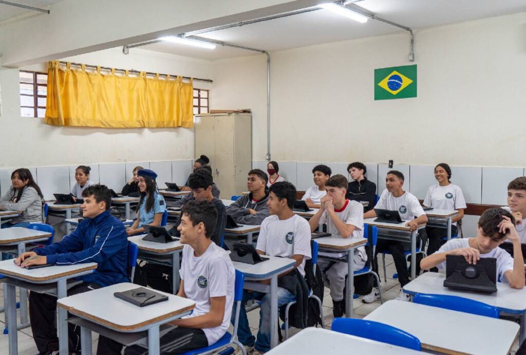 colegio-civico-militar-do-parana-votacao