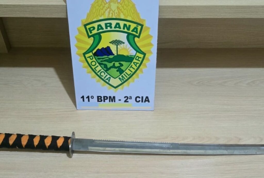 homem-ameaça-ex-espada