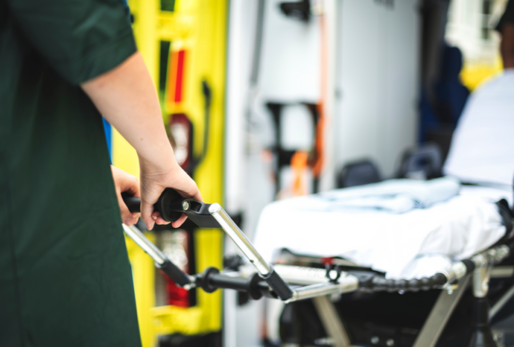 homem esfaqueado bar