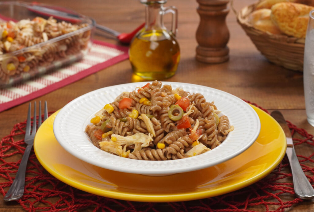 macarrão integral com frango