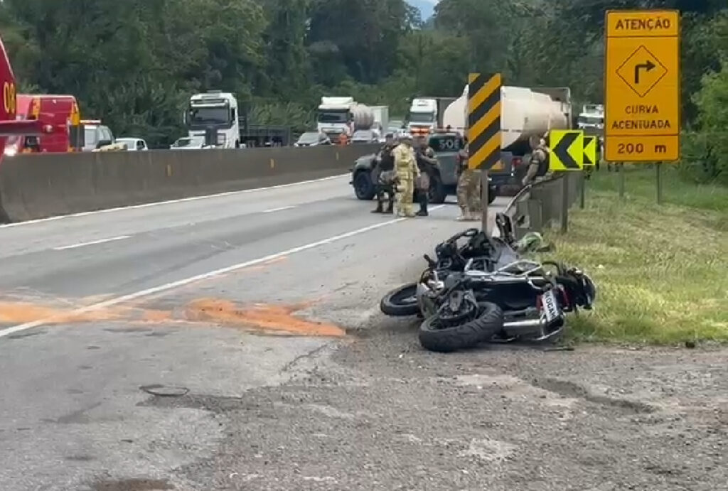 acidente-br-277-policial