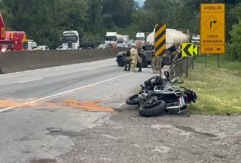 acidente-br-277-policial