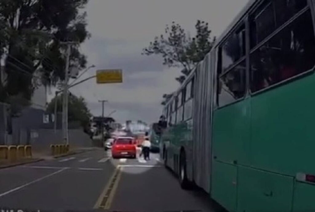 atropelamento-curitiba-crianca