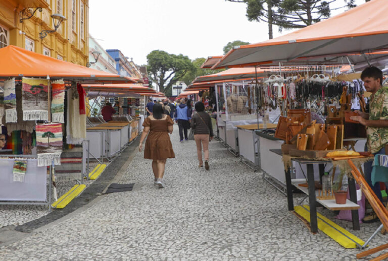feira-em-curitiba-hoje-6-12