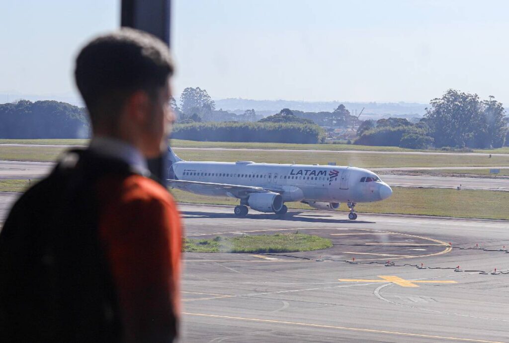 voos-cancelados-curitiba-hoje-ventos