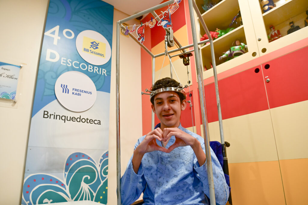 Higor no Hospital Pequeno Príncipe, em Curitiba.