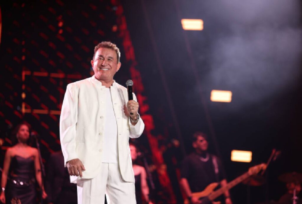 Cantor Amado Batista, que anunciou show em Curitiba em maio de 2026