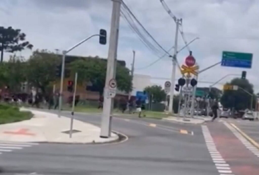 briga-torcida-athletico-coritiba-curitiba-17-01-26