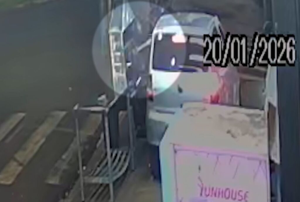 homem furta espetinhos