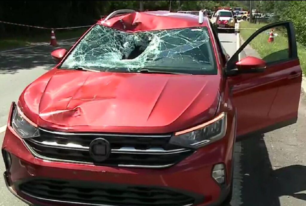 Acidente na Avenida das Torres com idoso de bicicleta atropelado por carro