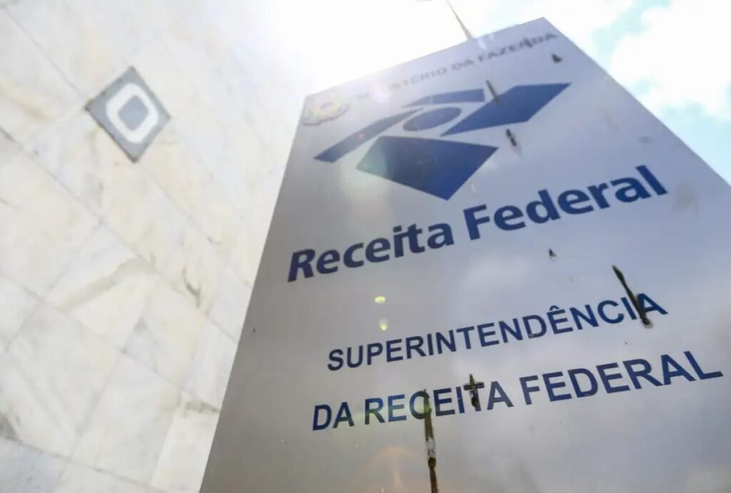 Entrada do Prédio da Supreintendência da Receita Federal.
