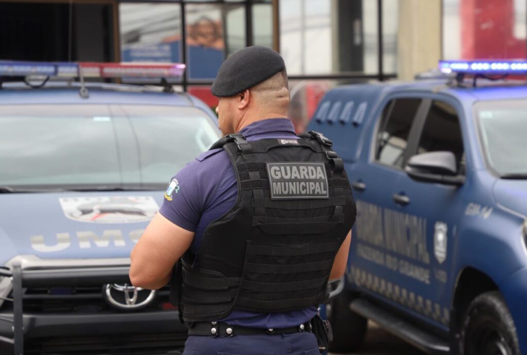 mulher esfaqueada na frente da filha