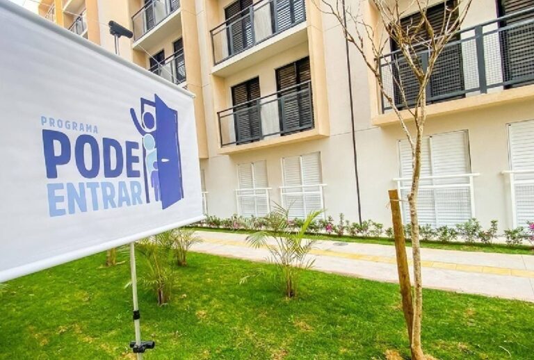 Fachada de prédio construído pelo programa Pode Entrar